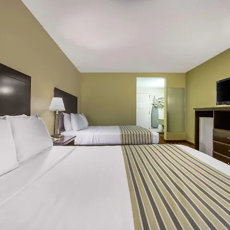 Econo Lodge Inn & Suites Triadelphia - Wheeling Exterior photo